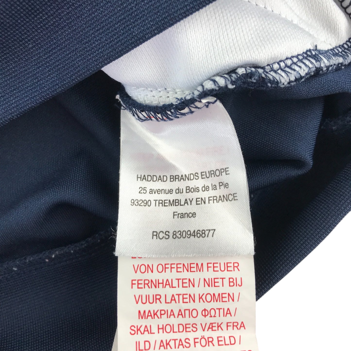 Nike sports hoodie 6-7 years navy full zipper with white shoulder stripes stopping midway