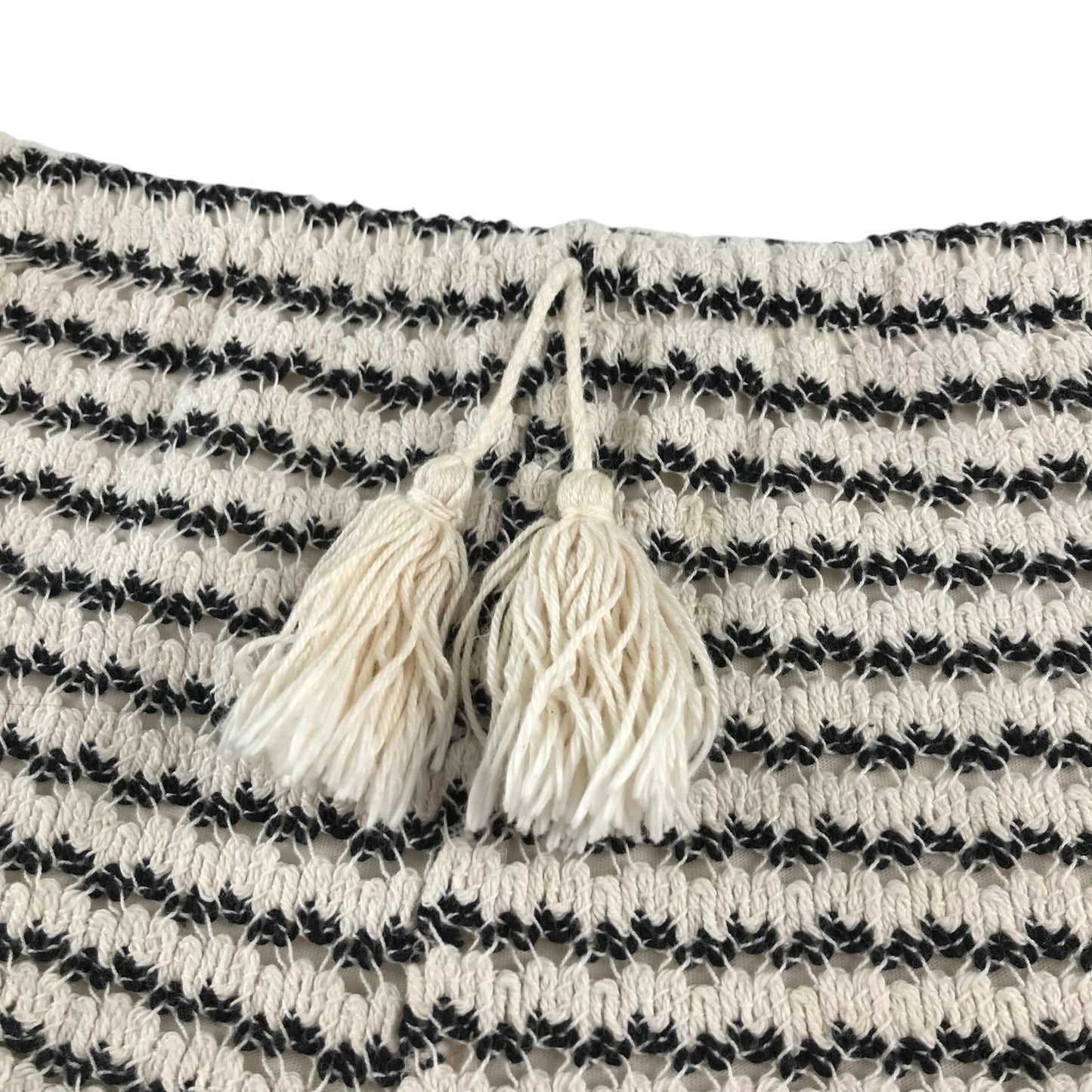 Zara shorts 8-9 years black and white knitted style