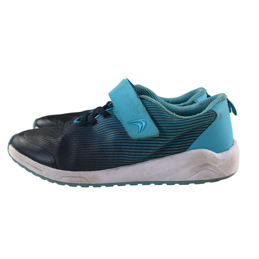 Clarks trainers shoe size 1G navy blue and white colourway