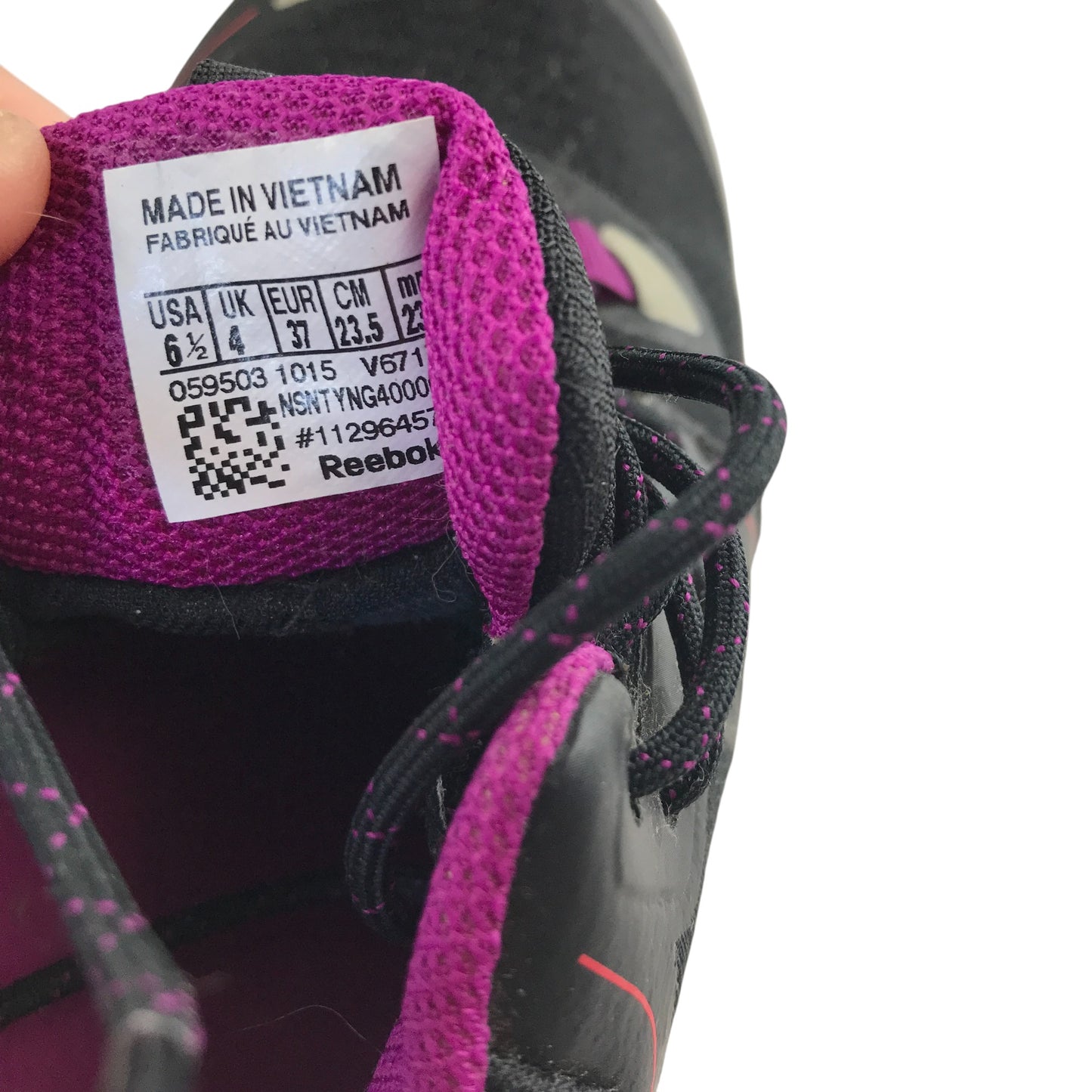 Reebok Gore-Tex trainers shoe size UK 4 black with pink detailing