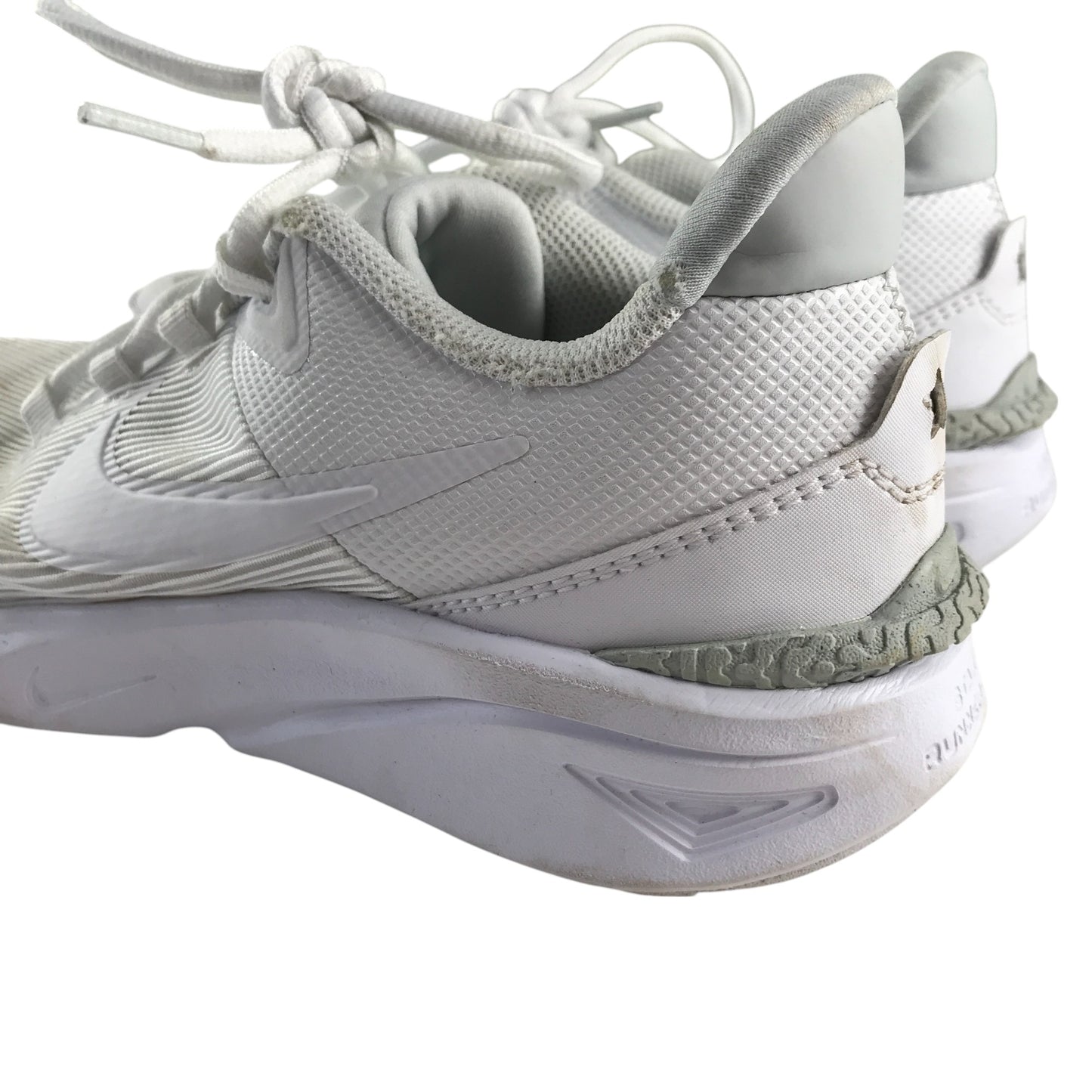 Nike trainers shoe size UK 4.5 white star runner 04 with laces