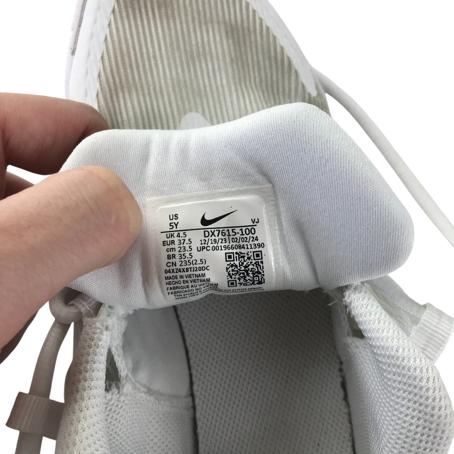 Nike trainers shoe size UK 4.5 white star runner 04 with laces