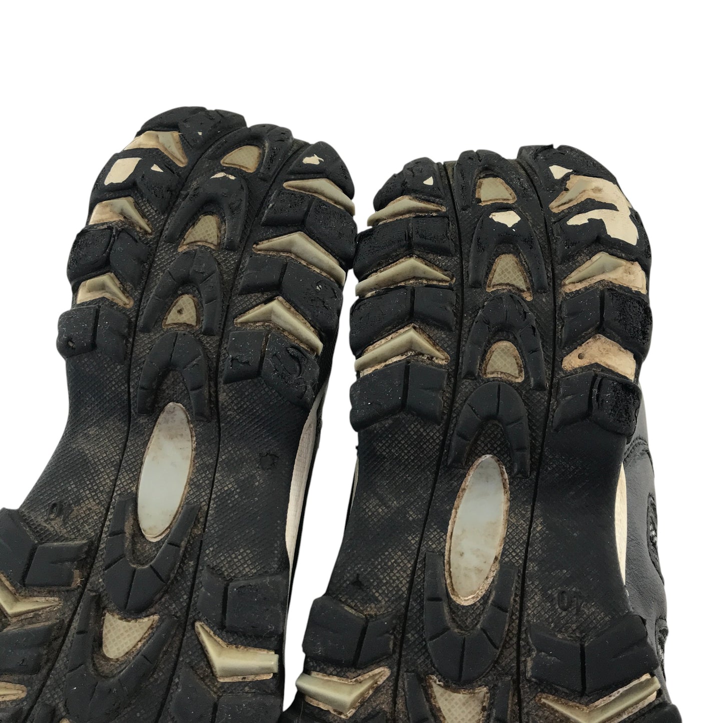 Graceland hiking shoe size 6.5 black with white detailing non tying
