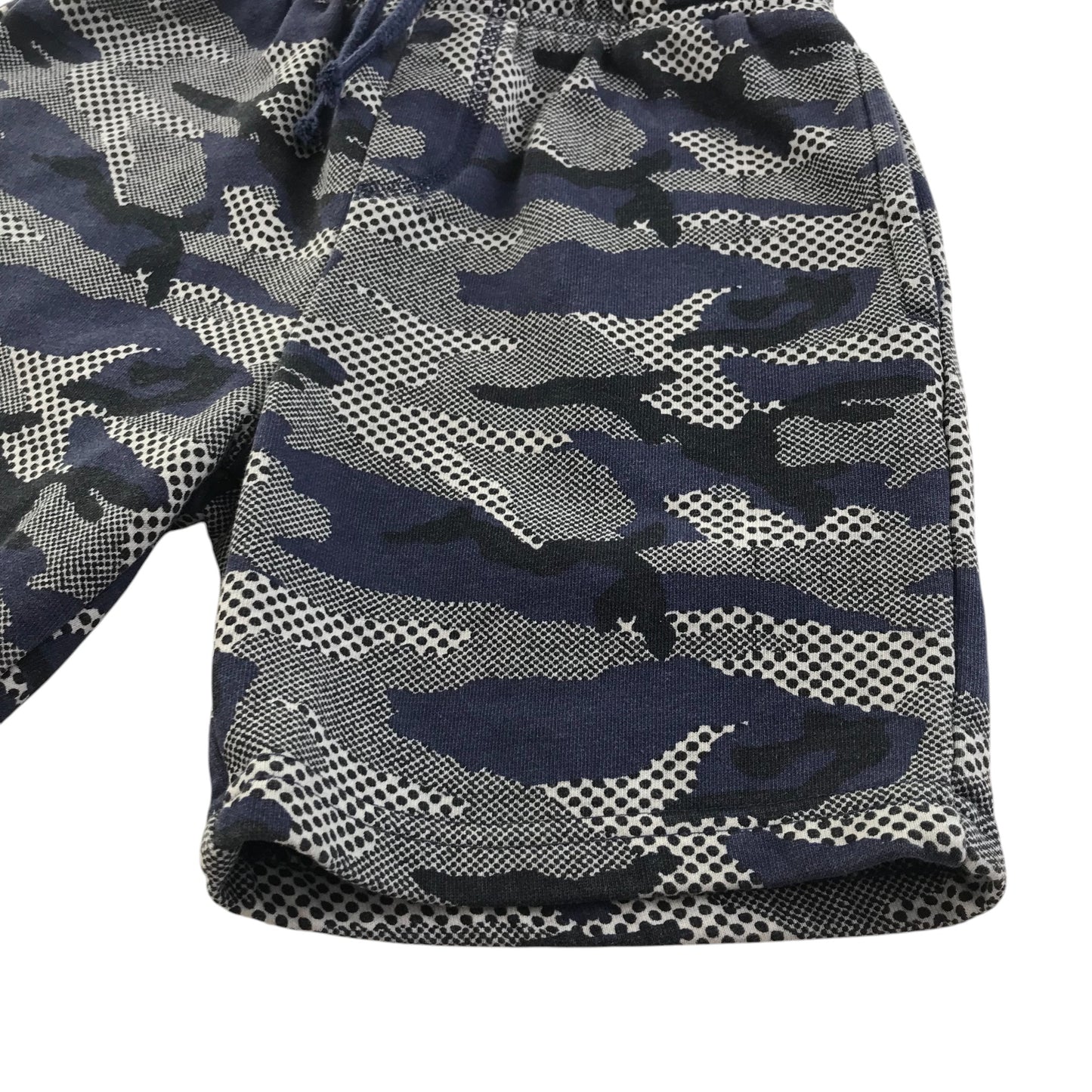 Nutmeg shorts 6-7 years grey and navy camo design jersey