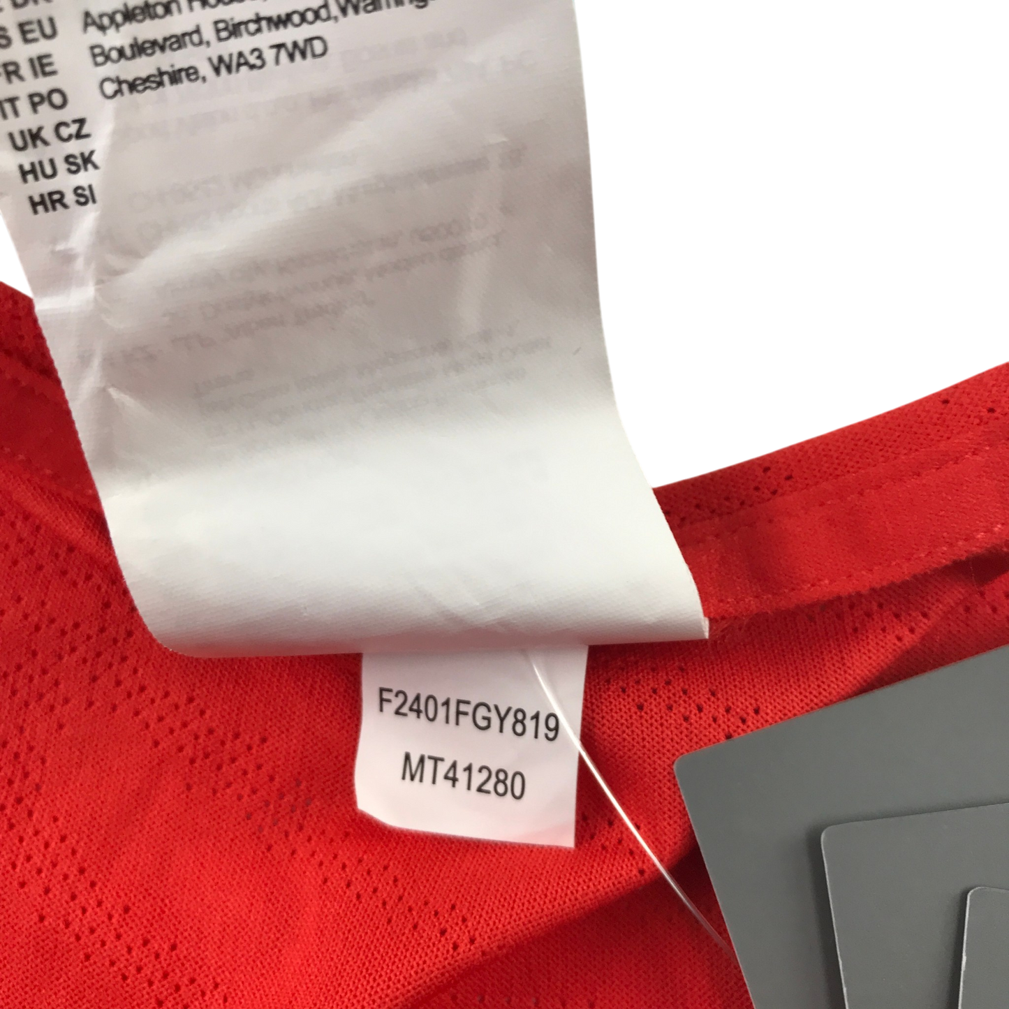 Second-hand New Balance sports top for adults
