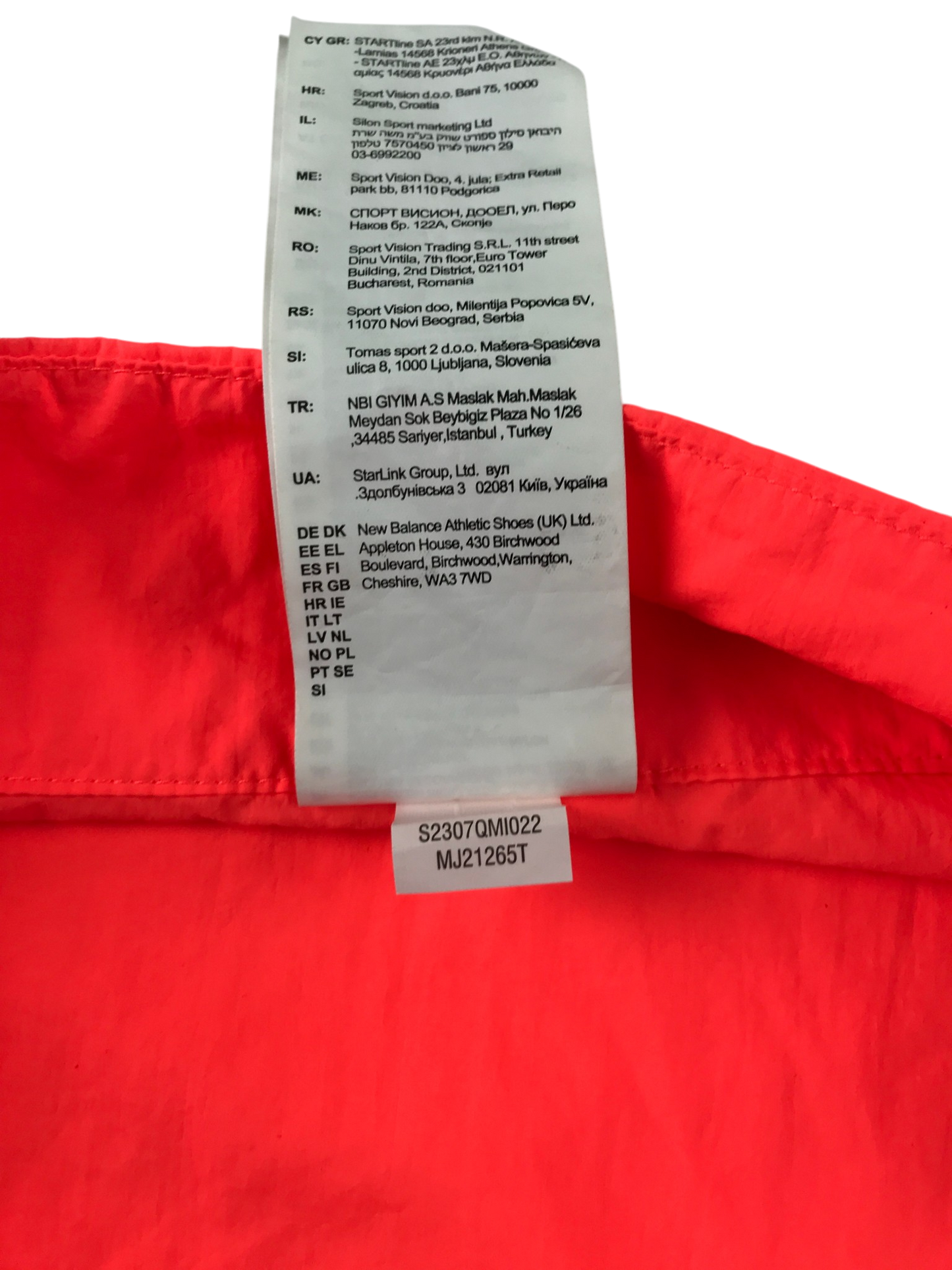 Secondhand New Balance sportswear for adults