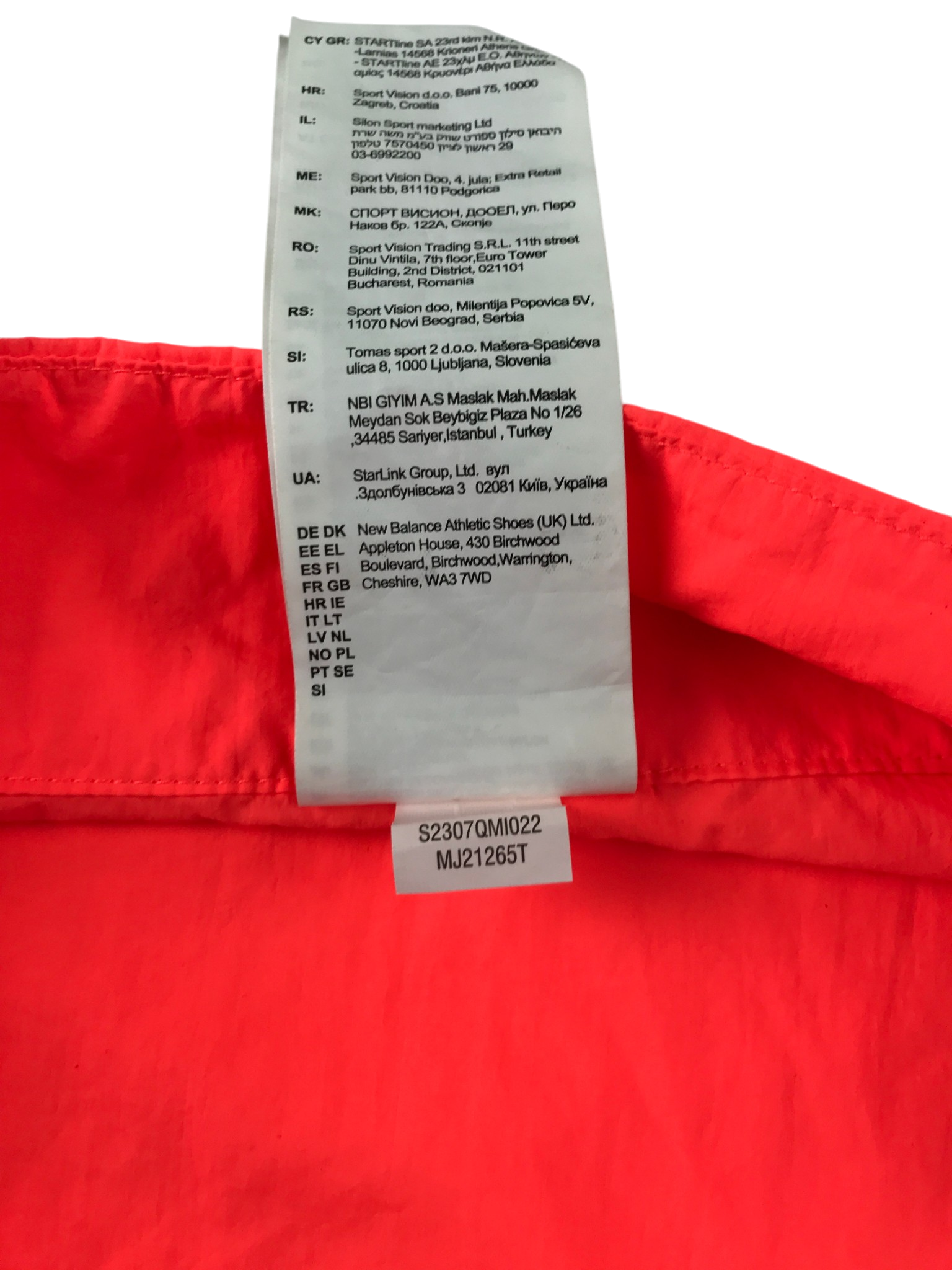 Secondhand New Balance sportswear for adults