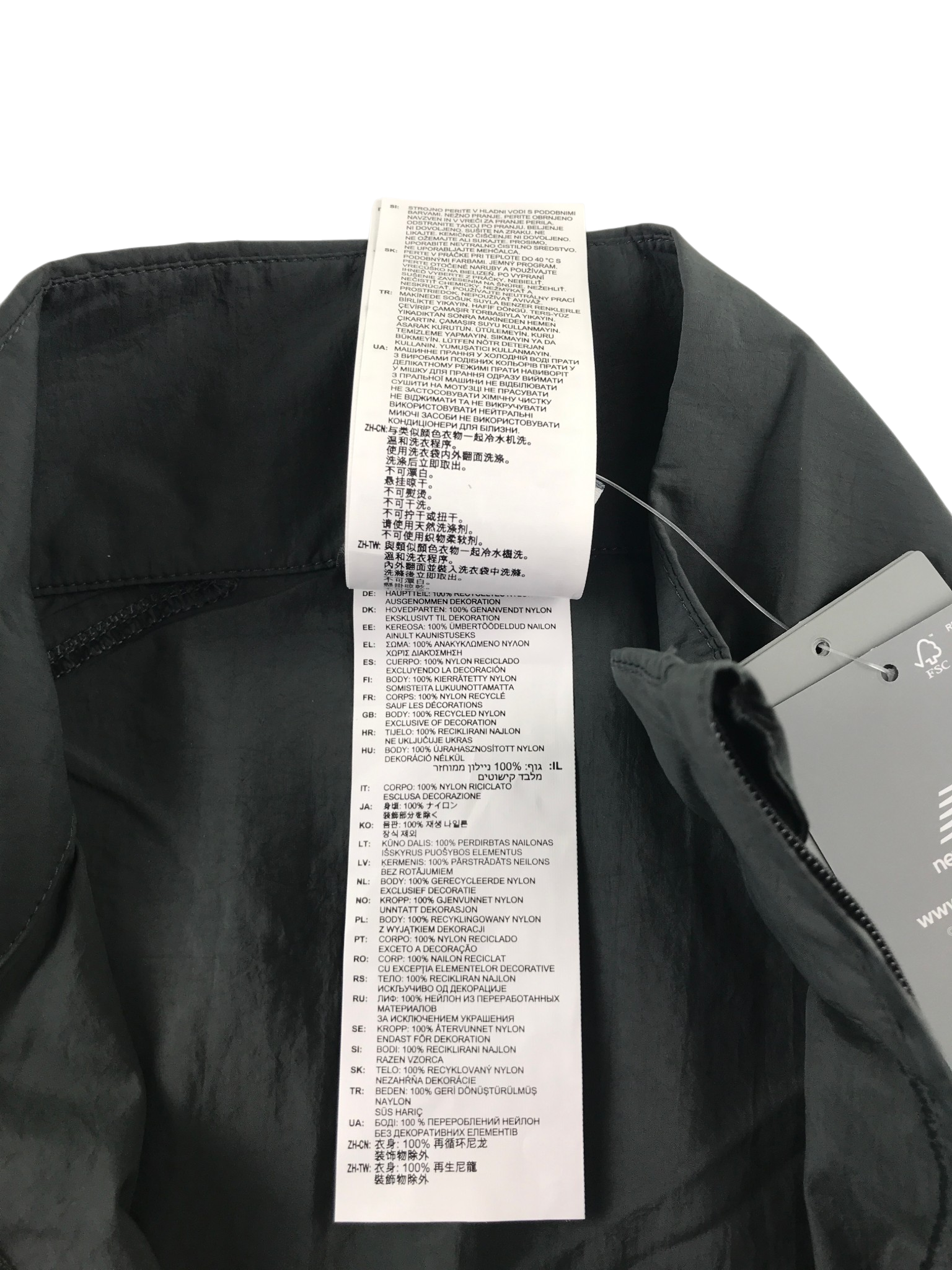 Secondhand New Balance sportswear for adults