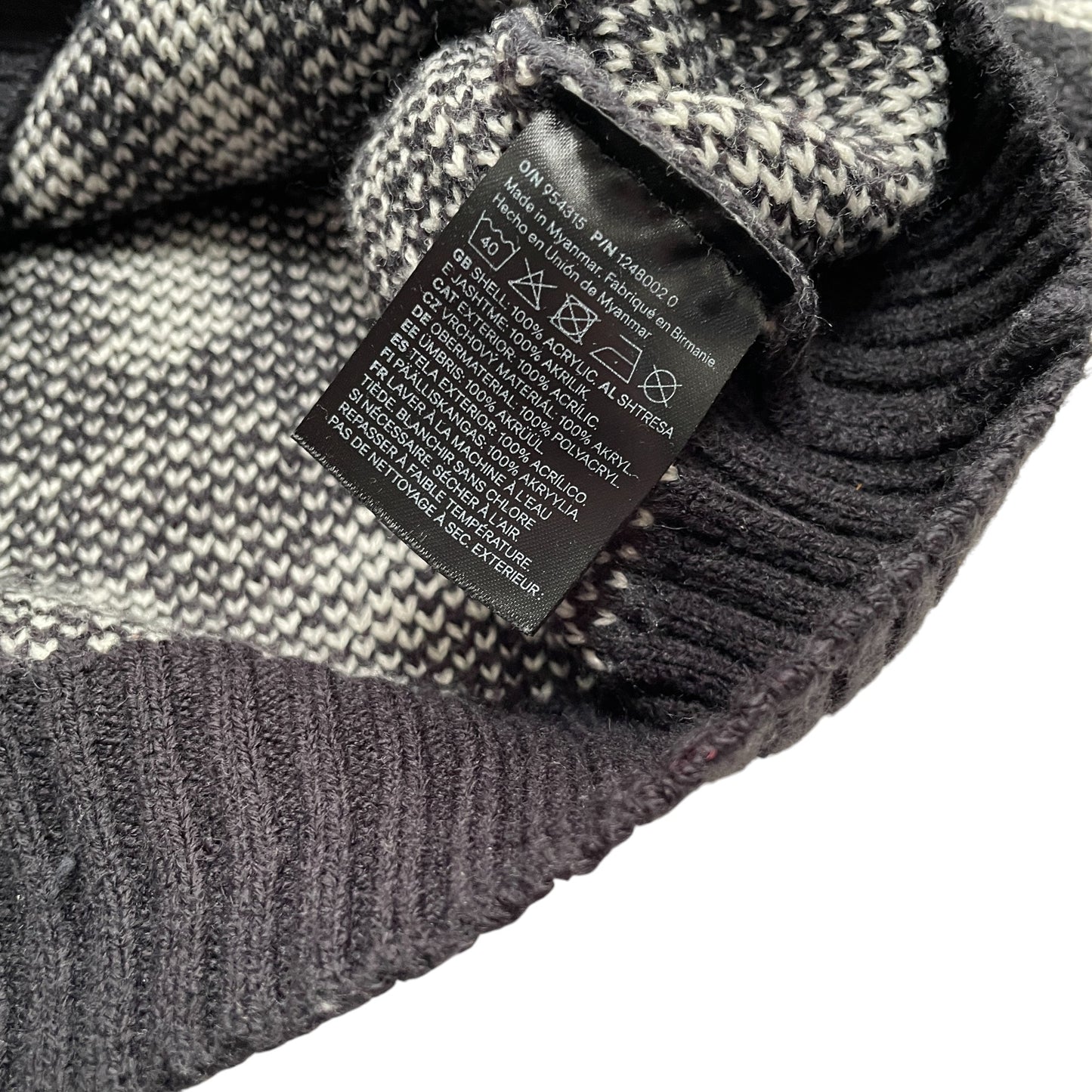 H&M festive jumper 7-8 years charcoal colour with wintery pattern