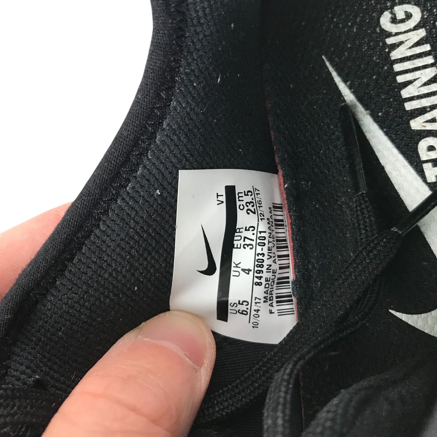 Nike Zoom trainers shoe size UK 4 black and white Flyknit upper