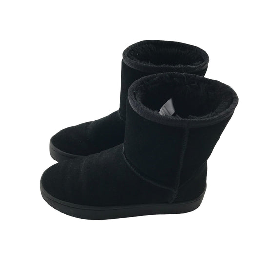 Tu boots shoe size 5 black suede with fleece lining