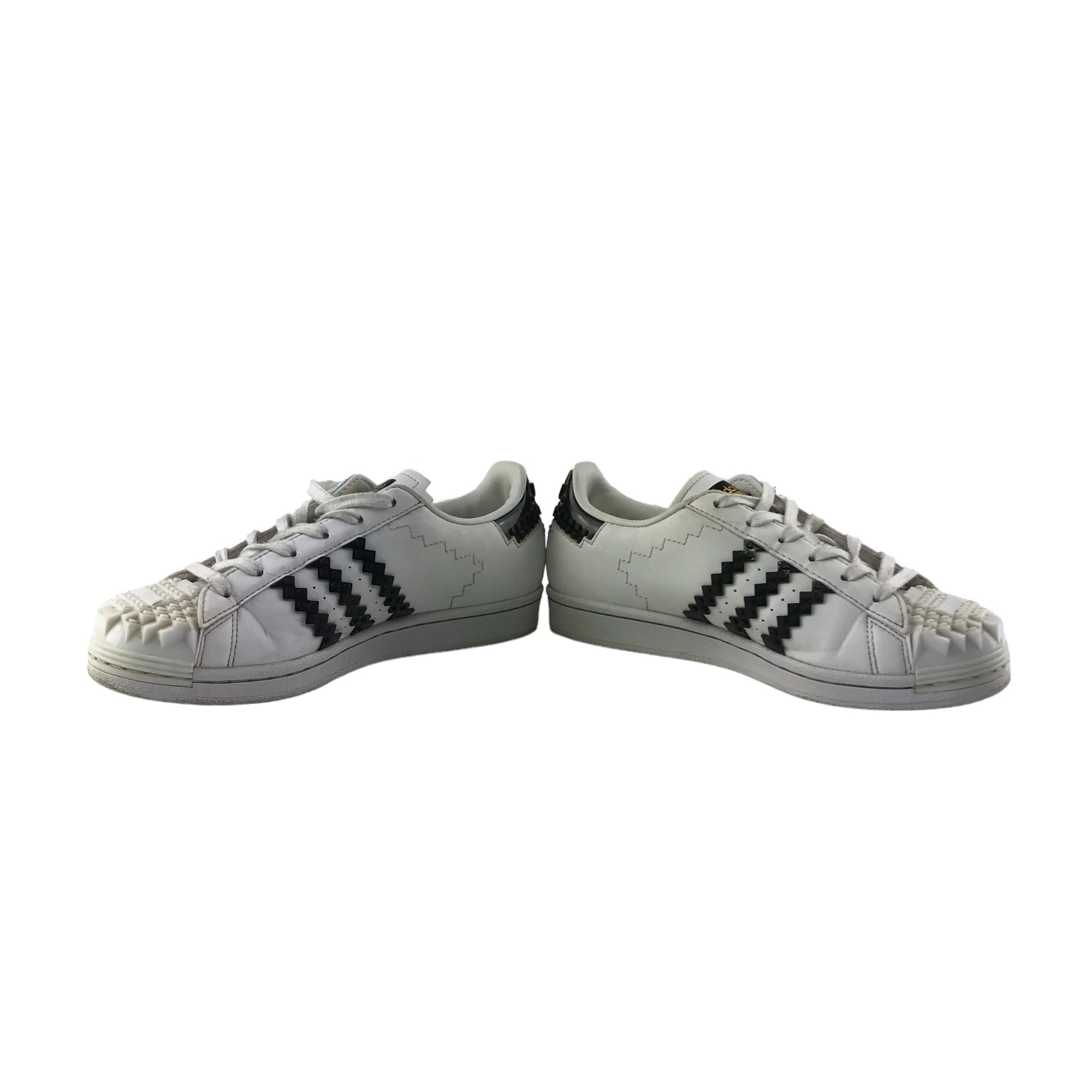 Grey adidas outlet superstar 5.5