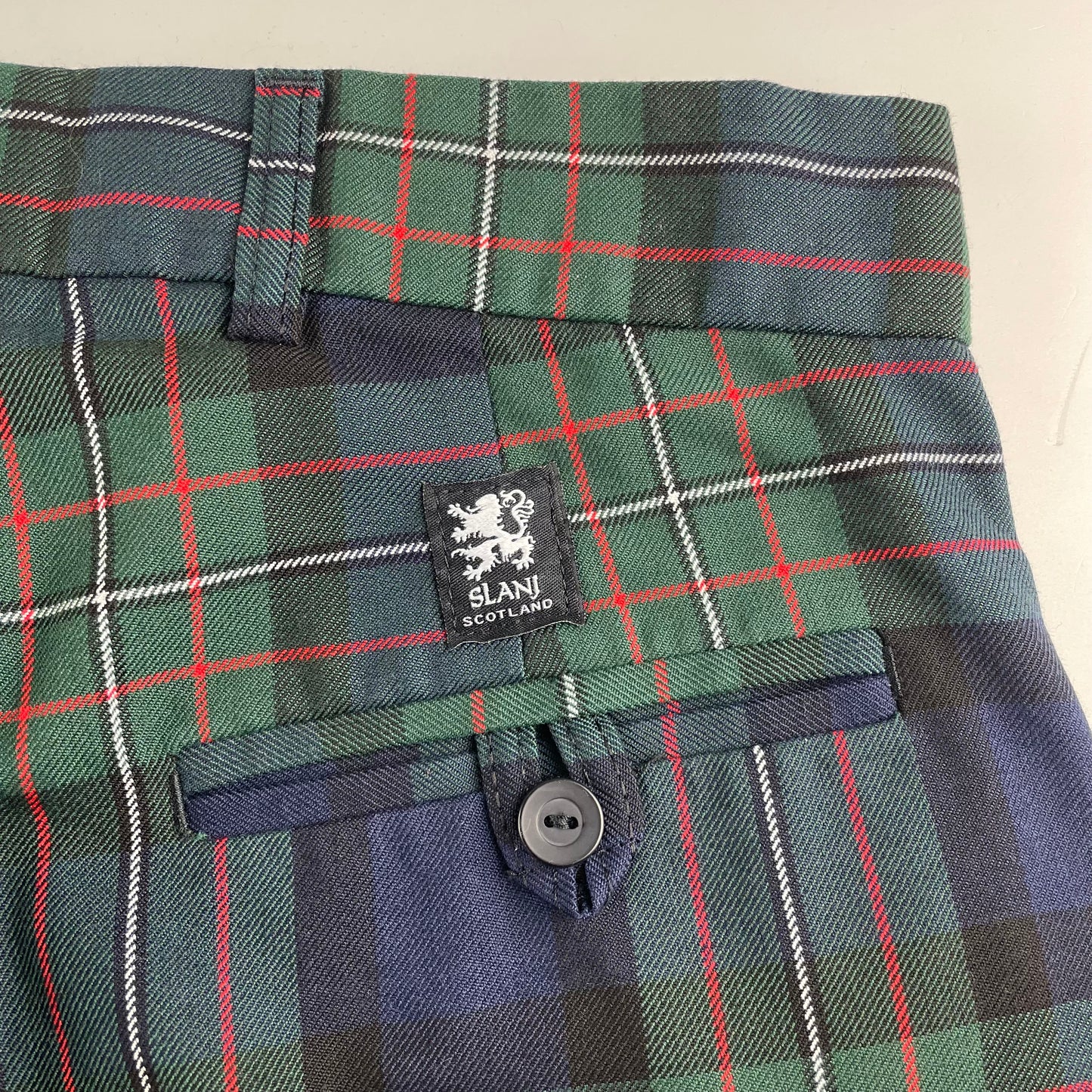 Slanj Scotland tartan golf trousers green and blue 30in waist 3/4 length