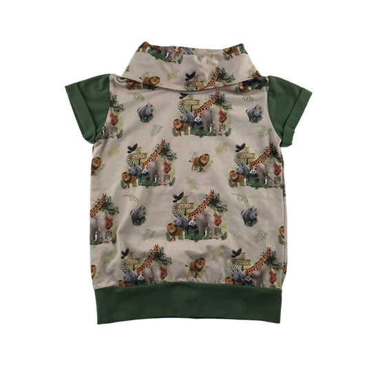 Taffy Tots t-shirt 5 years light beige and green animals loose turtle neck