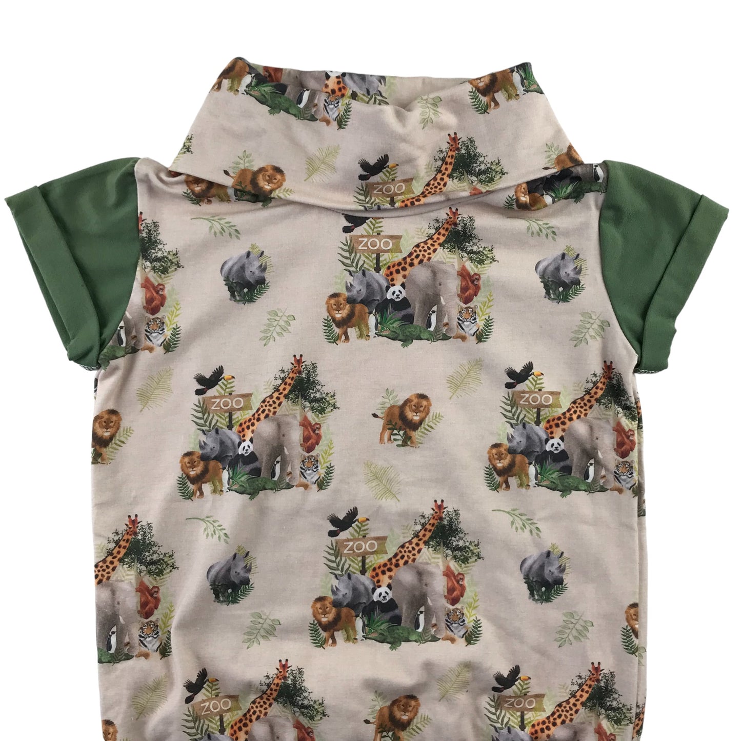 Taffy Tots t-shirt 5 years light beige and green animals loose turtle neck