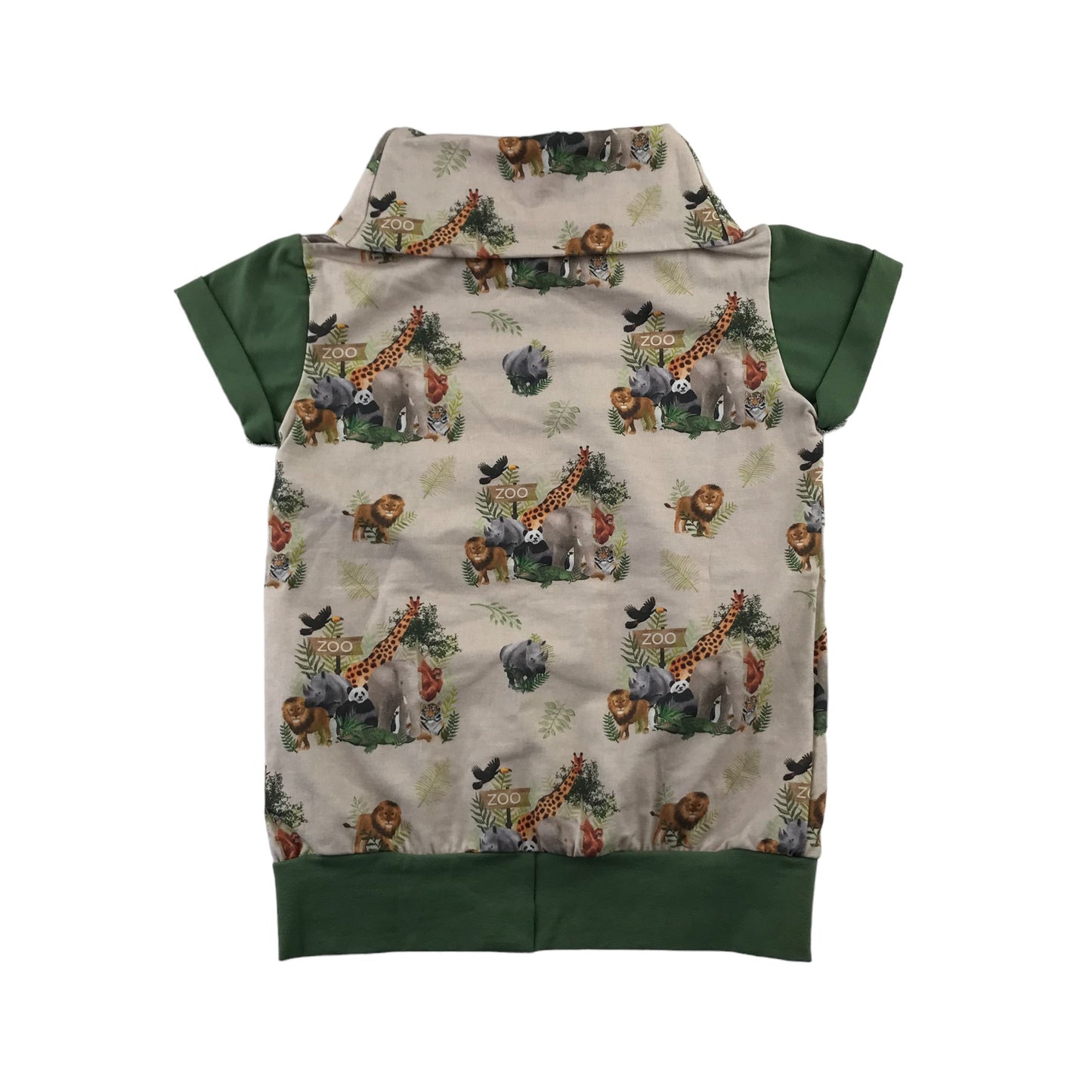 Taffy Tots t-shirt 5 years light beige and green animals loose turtle neck