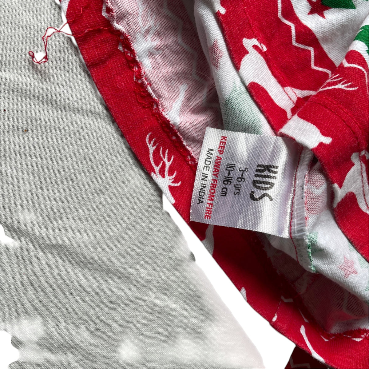 Pyjama set 5-6 years red and green Christmas print cotton