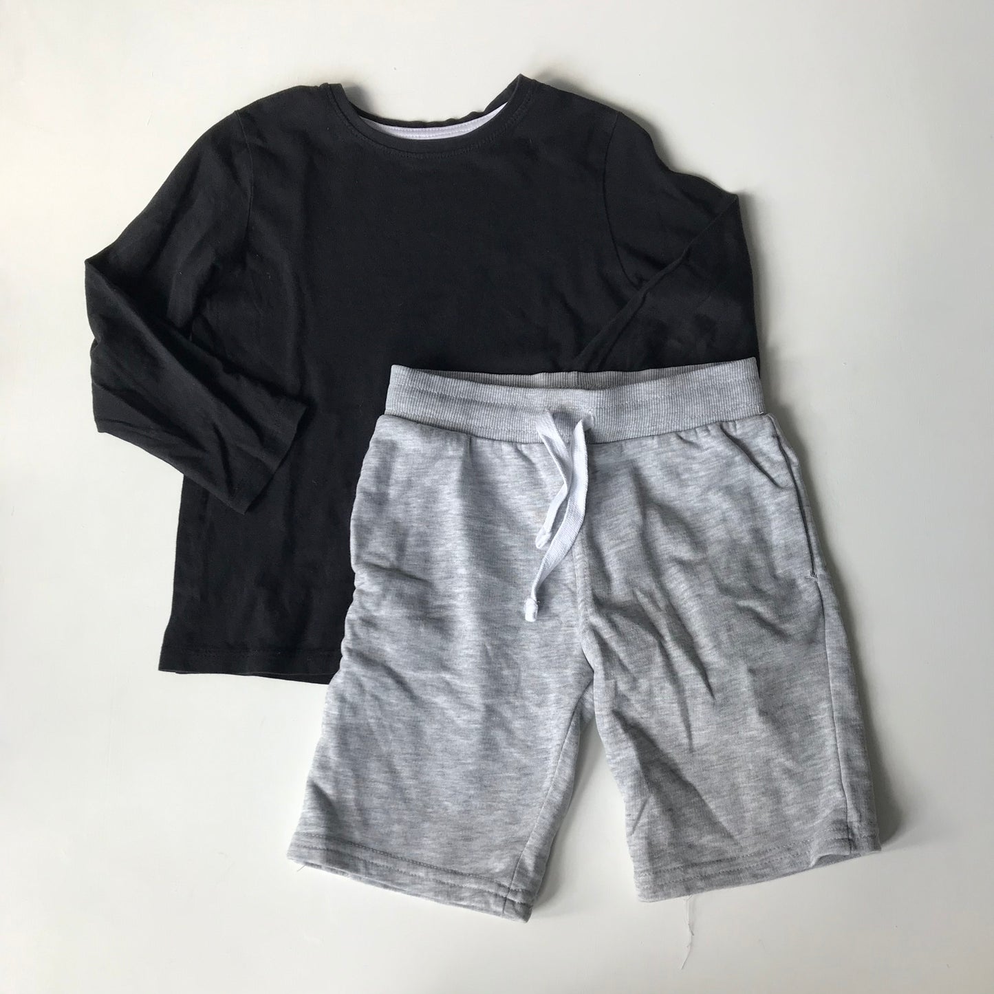 Bundle - T-shirt & Shorts- Age 4