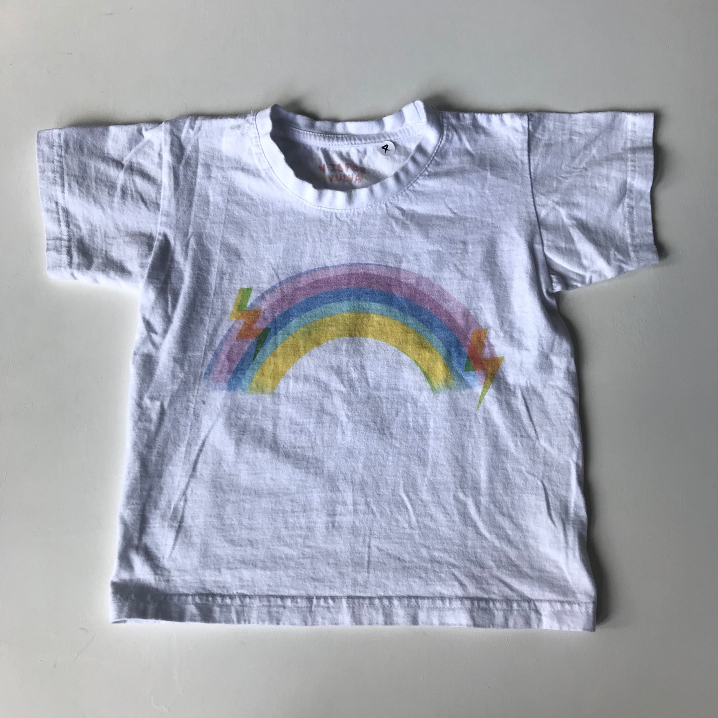 T-shirt - White with Rainbow - Age 4