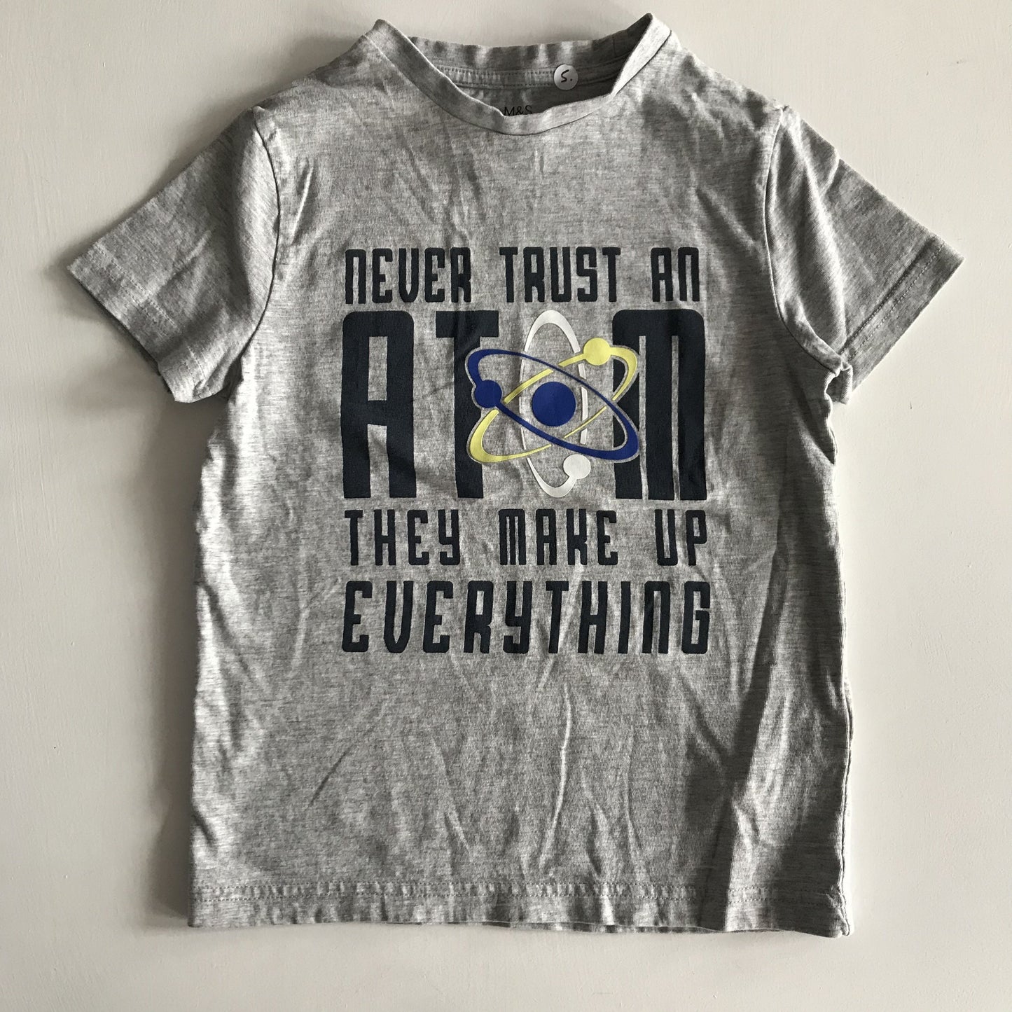 T-shirt - 'Never Trust an Atom, They Make Up Everything' - Age 5