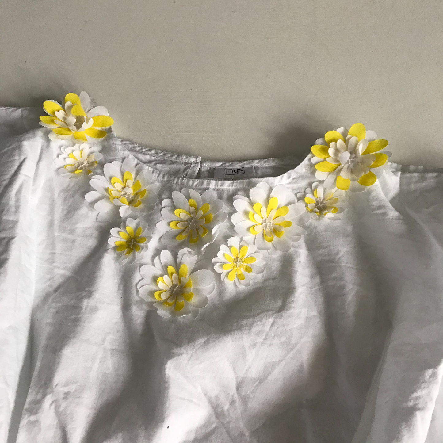 Kaftan White with Yellow Flowers Age 15