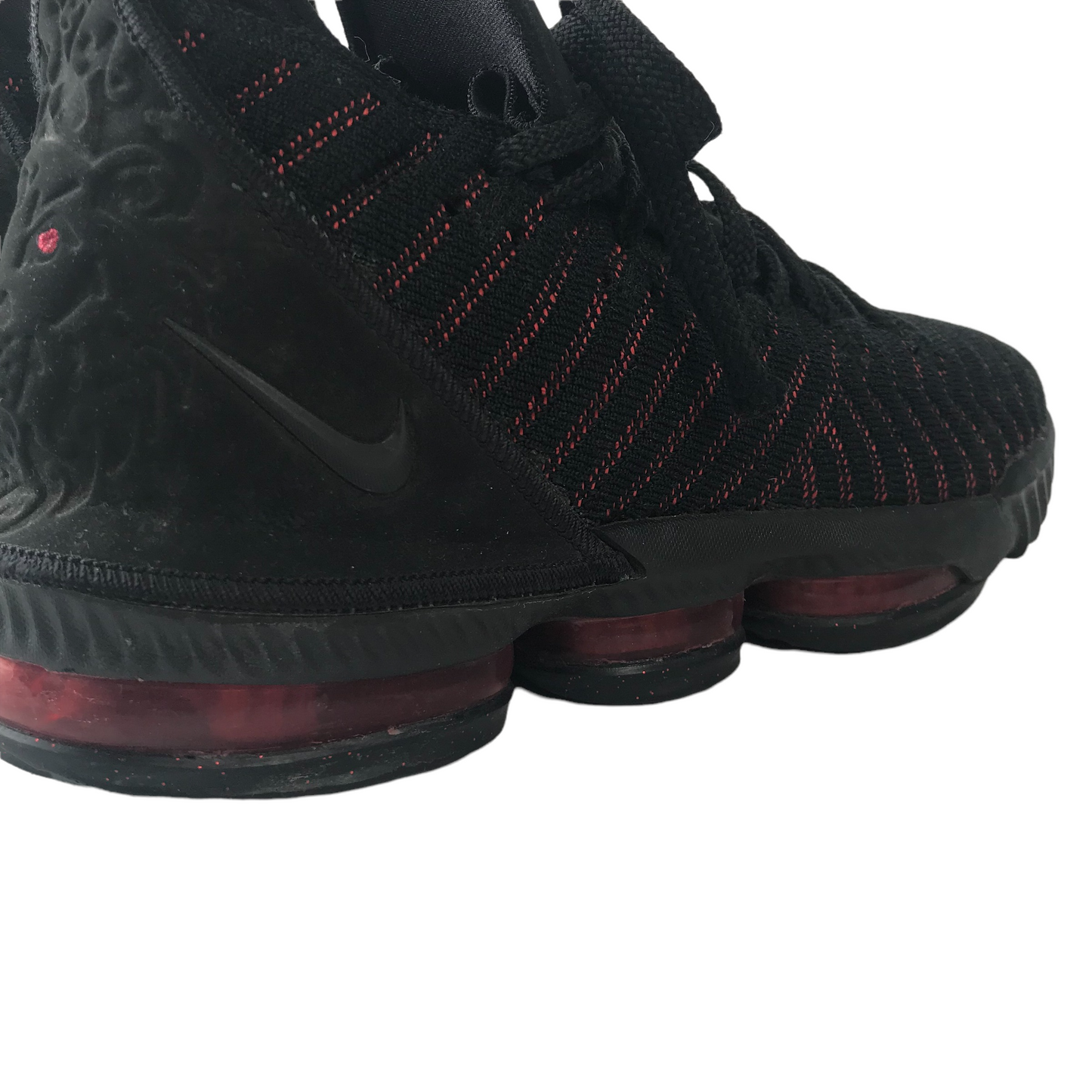 Basketball hot sale lebron shoes