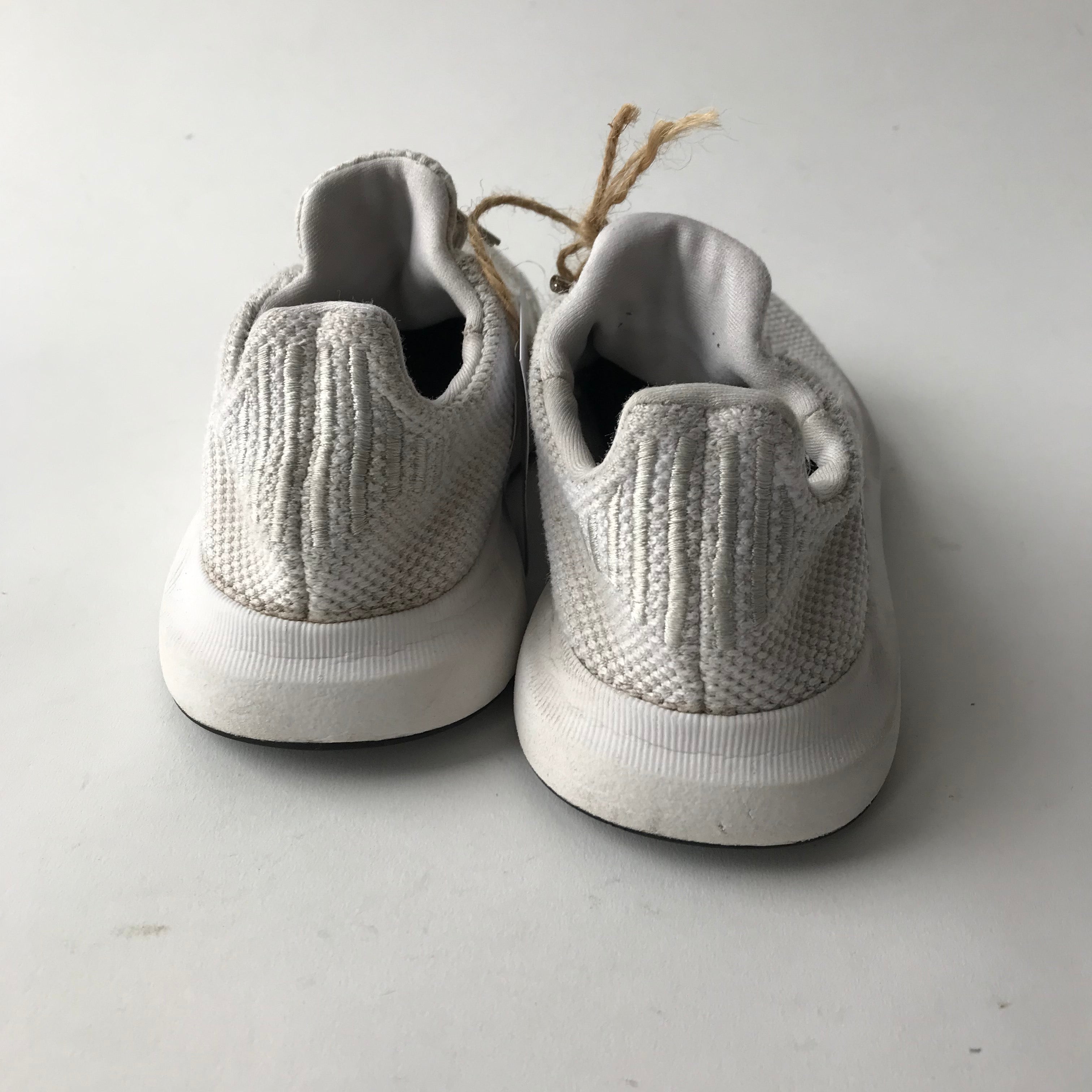 Adidas yeezy 2024 junior white