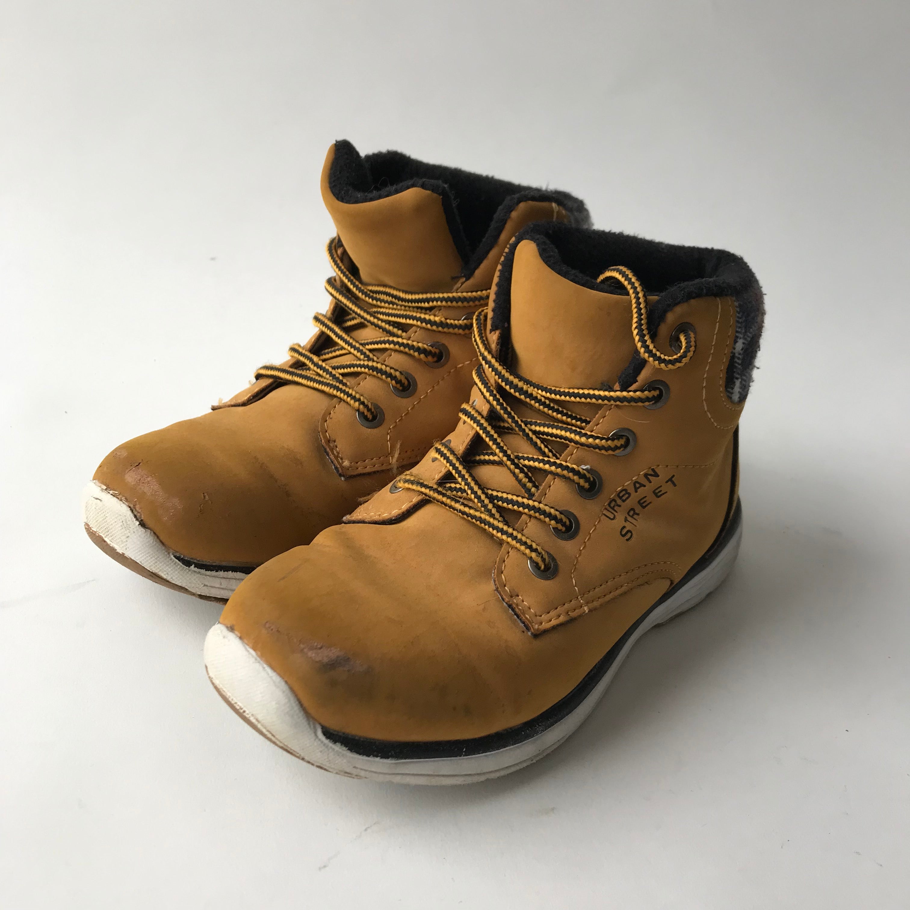 Size 13 walking hot sale boots uk